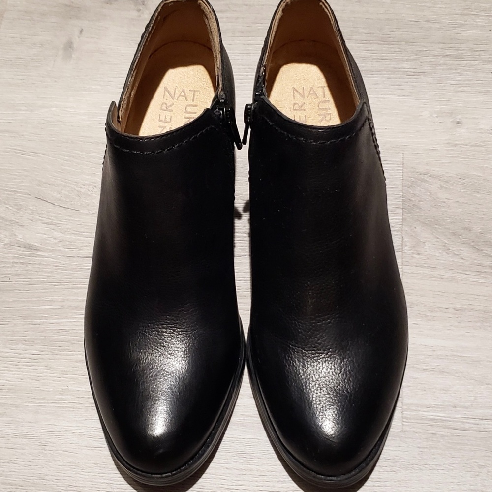 Naturalizer Black Leather Ankle Boots